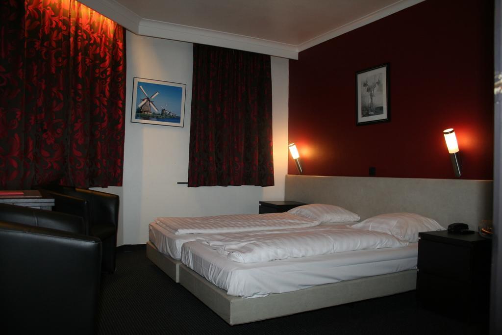 Hotel Admiraal Lanaken Ngoại thất bức ảnh